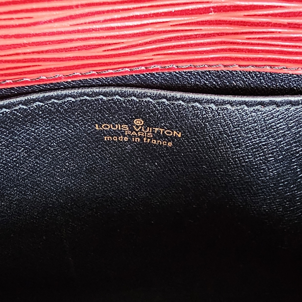 Louis Vuitton Elegant Red Epi Leather Clutch Bag - Picture 2 of 13